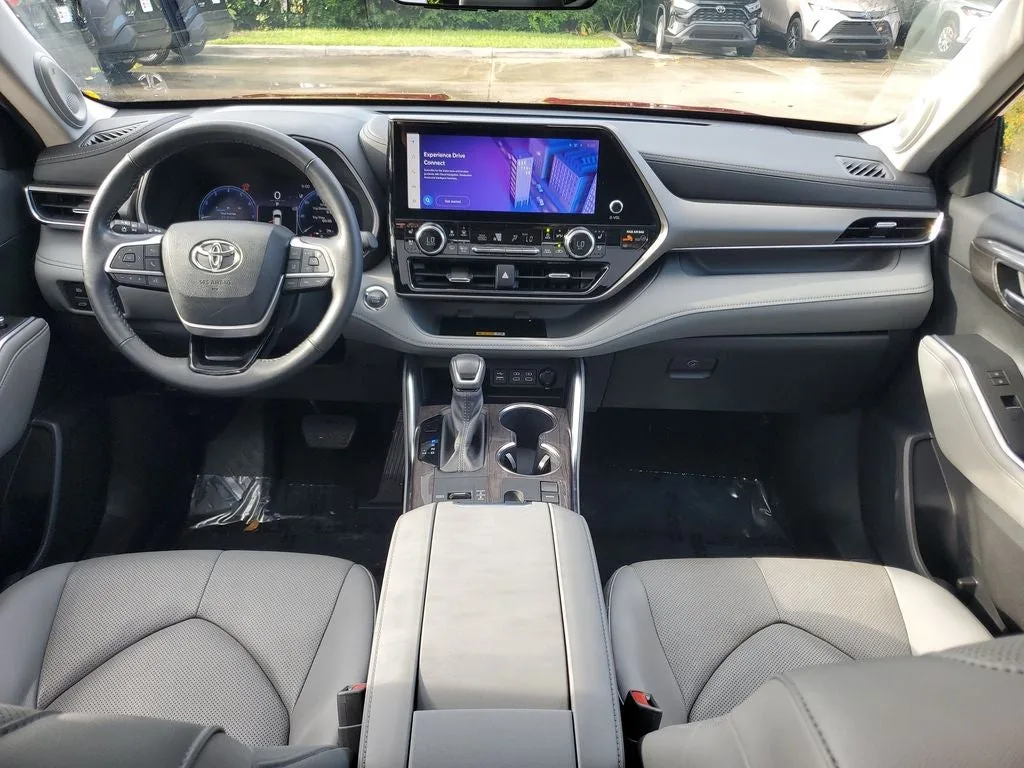2023 Toyota Highlander Limited photo 17