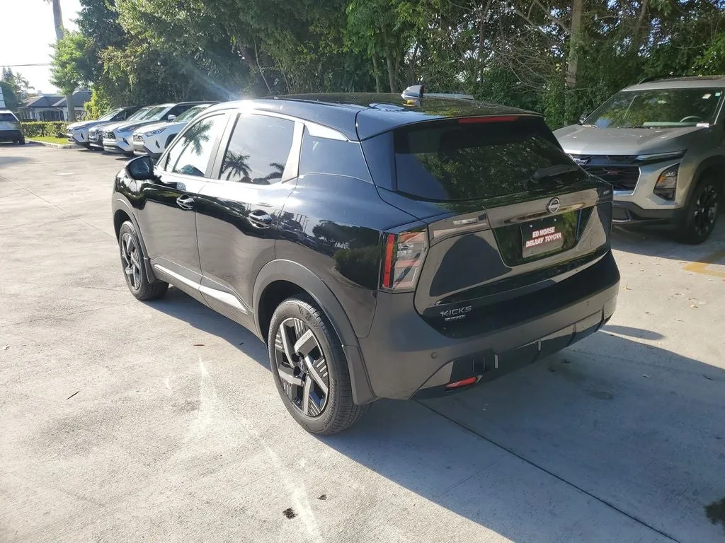 2025 Nissan Kicks SV photo 5