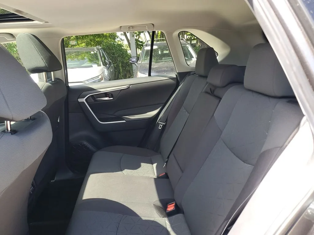 2024 Toyota RAV4 XLE photo 13