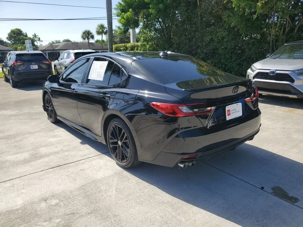 2025 Toyota Camry SE photo 5