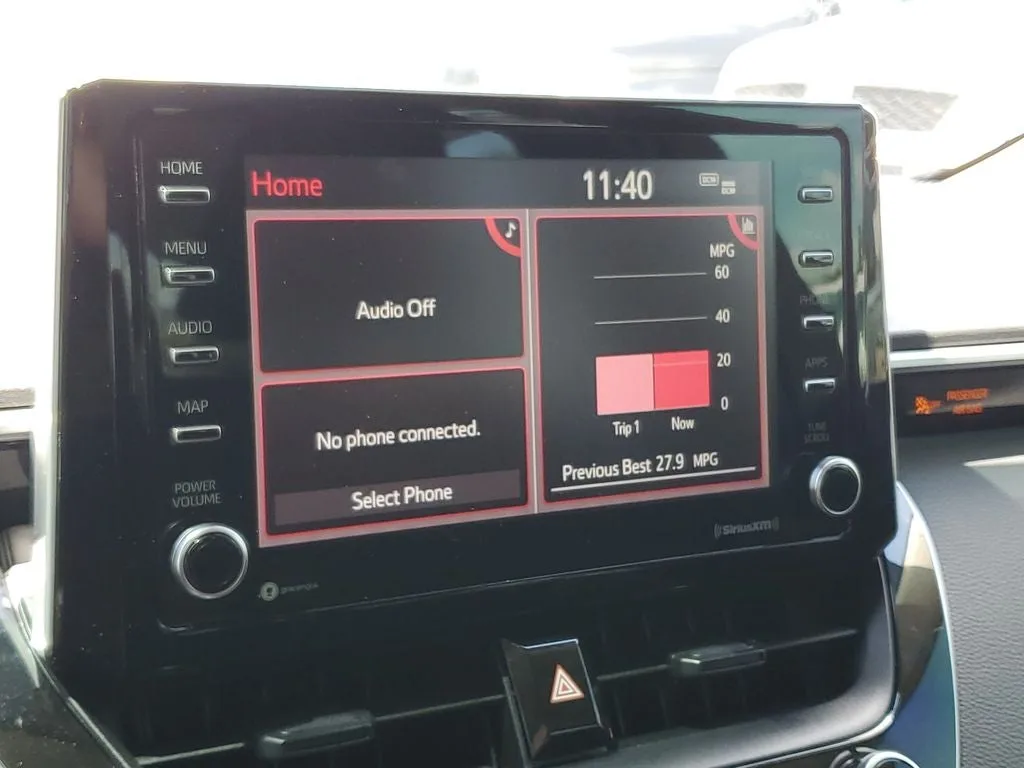 2021 Toyota Corolla LE photo 26