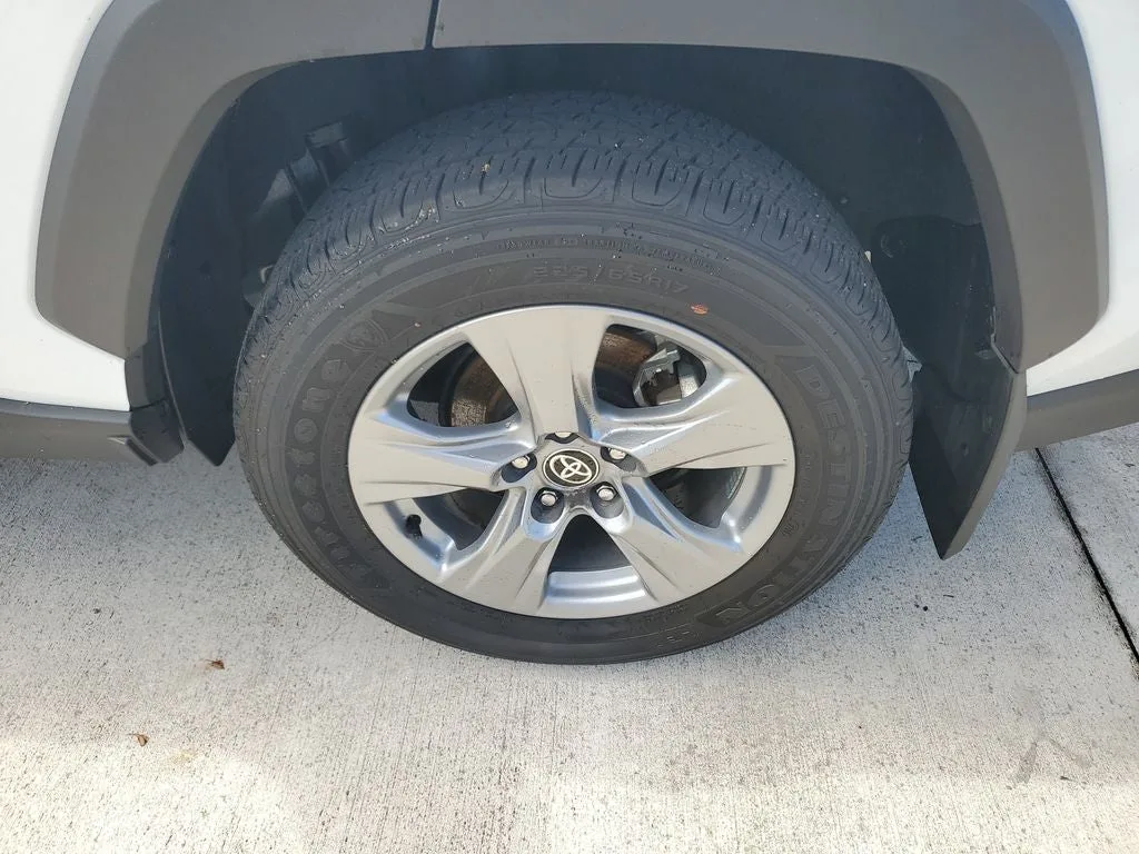 2025 Toyota RAV4 Hybrid LE photo 7
