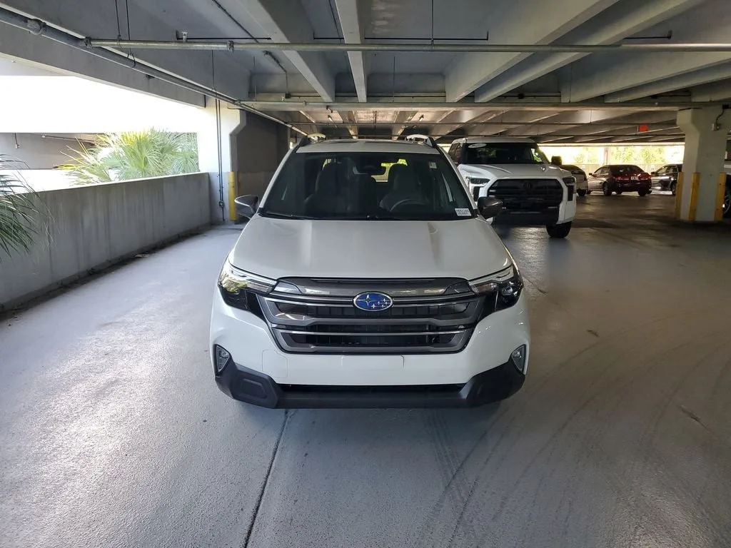 2025 Subaru Forester Premium photo 2