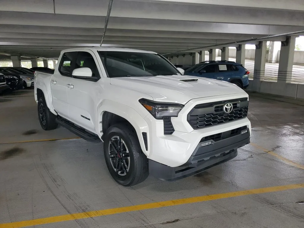2024 Toyota Tacoma TRD Sport photo 3