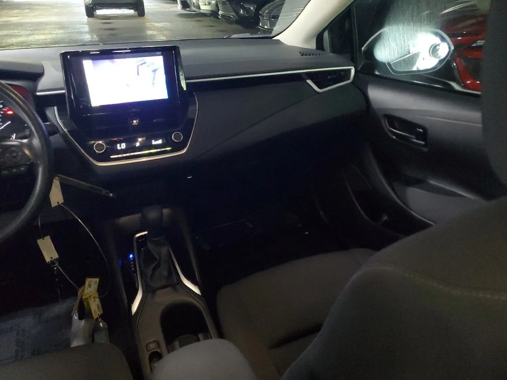 2025 Toyota Corolla LE photo 16