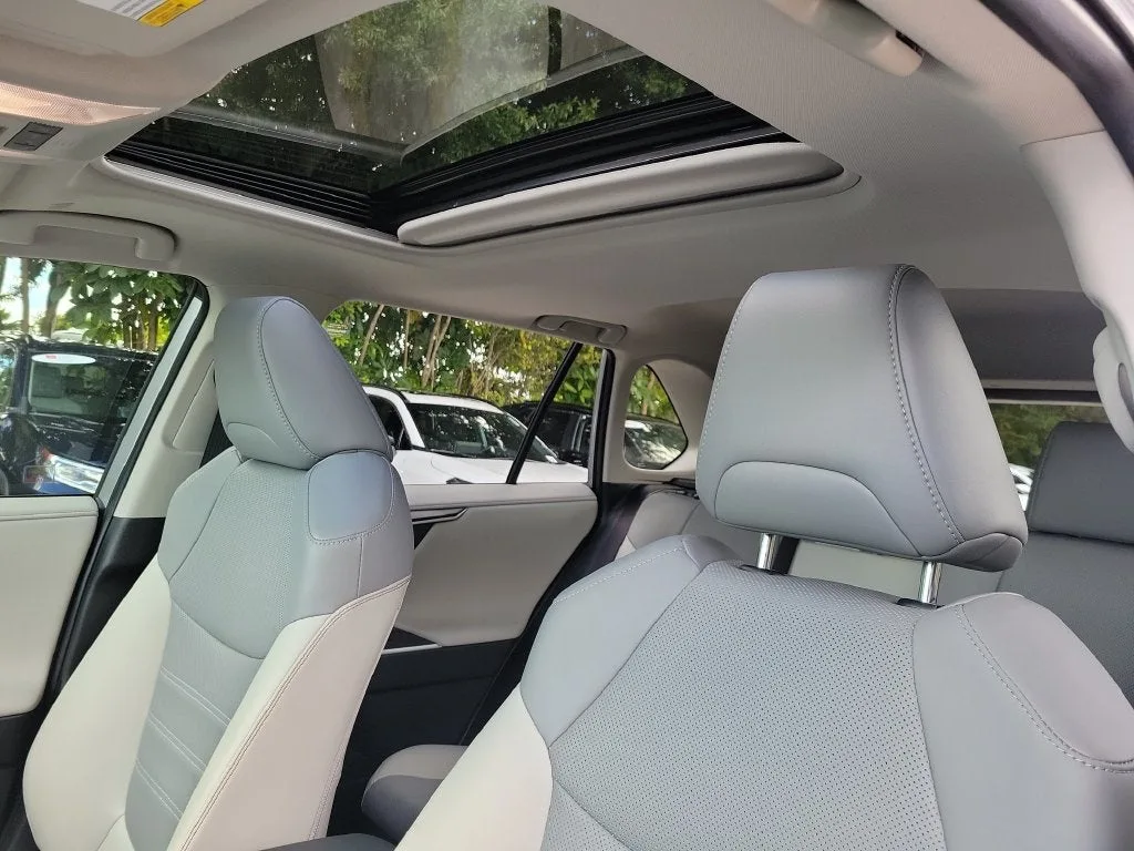 2023 Toyota RAV4 Hybrid Limited photo 21
