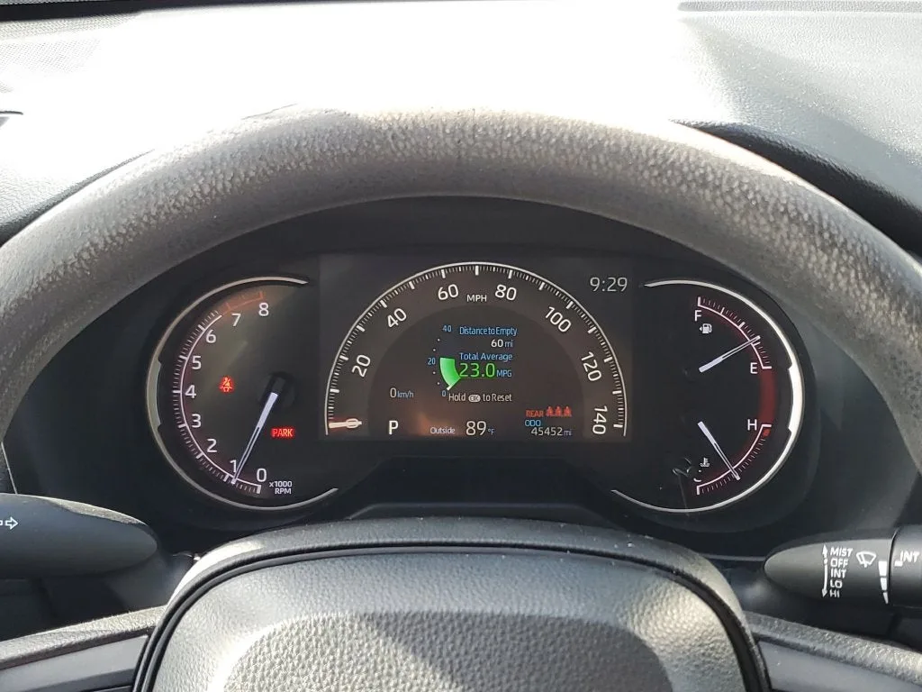 2023 Toyota RAV4 XLE photo 24