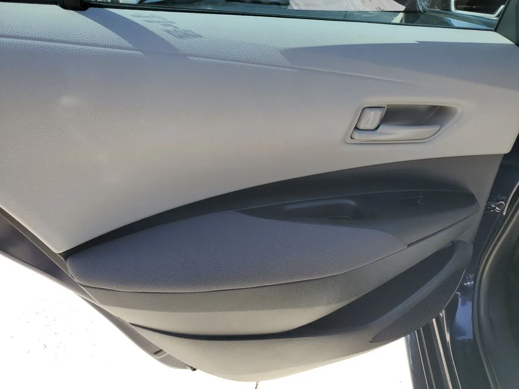 2025 Toyota Corolla LE photo 11