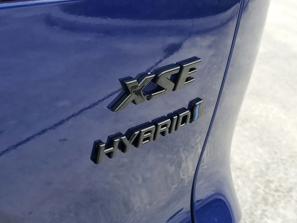 2023 Toyota Corolla Cross Hybrid XSE photo 9