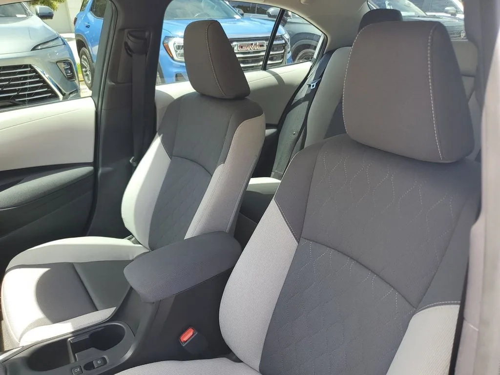 2025 Toyota Corolla LE photo 19