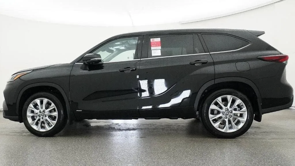 2026 Toyota Highlander Hybrid Limited photo 19