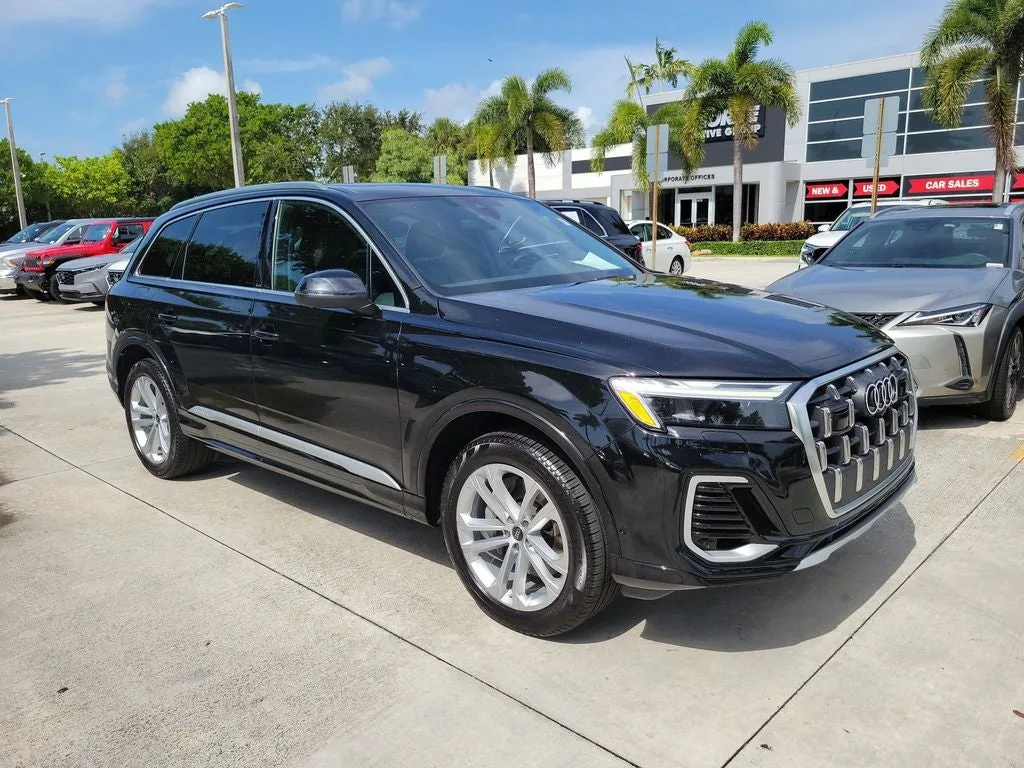 2025 Audi Q7 55 Premium Plus quattro photo 3