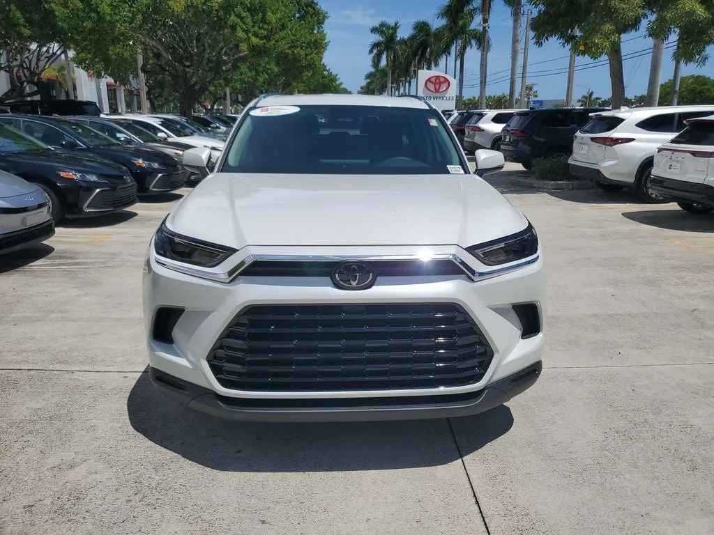 2024 Toyota Grand Highlander XLE photo 2