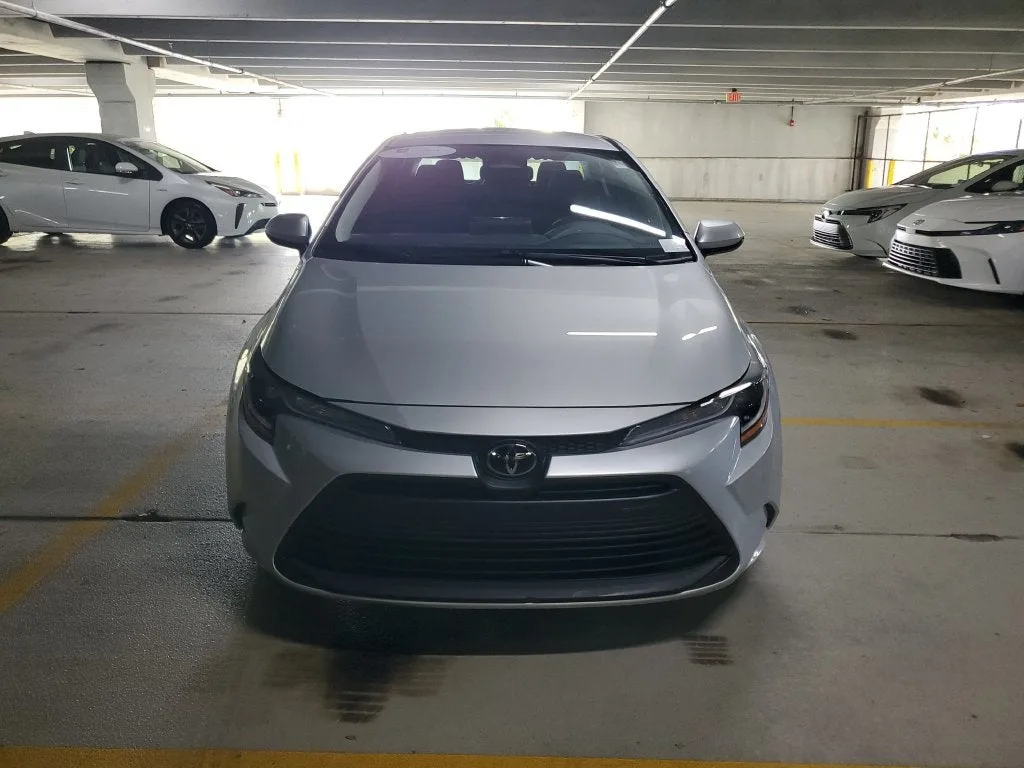 2025 Toyota Corolla LE photo 2