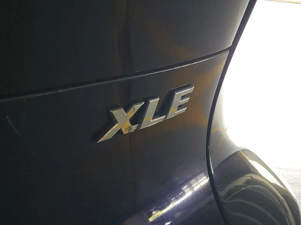 2023 Toyota Venza XLE photo 9