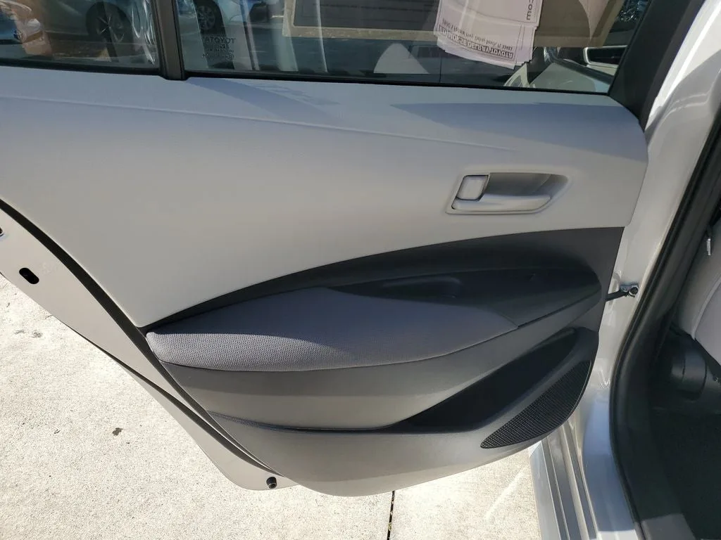 2025 Toyota Corolla LE photo 11