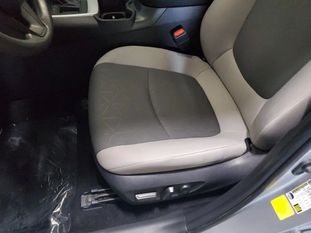 2025 Toyota RAV4 XLE photo 20