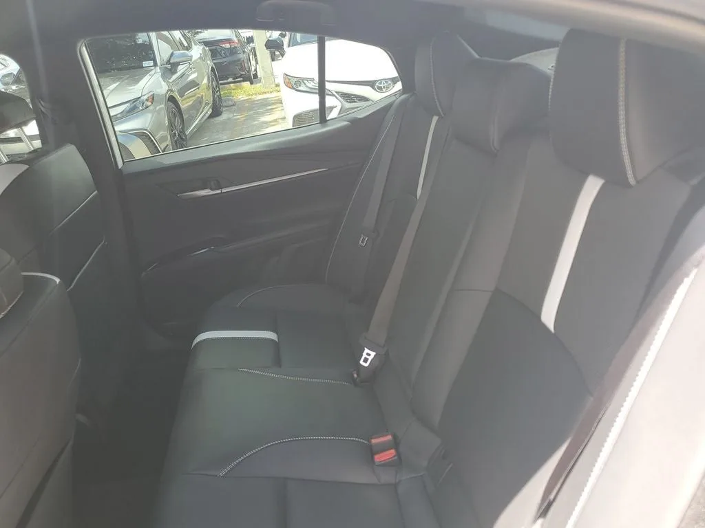 2025 Toyota Camry SE photo 12