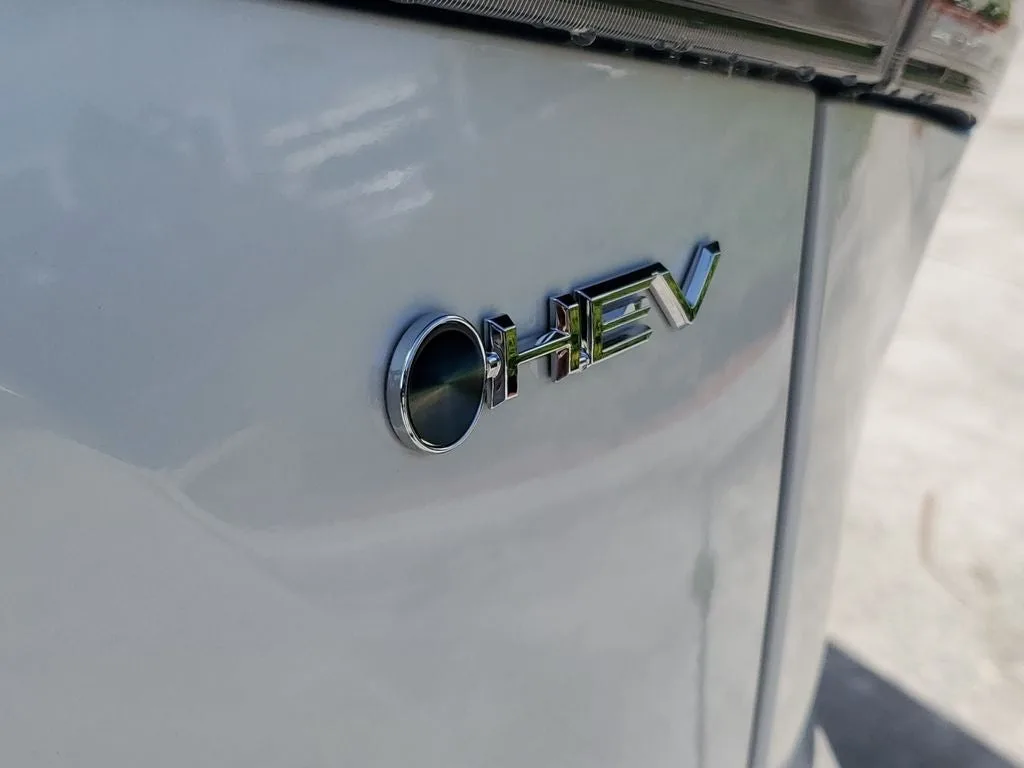 2026 Toyota Highlander Hybrid XLE photo 10