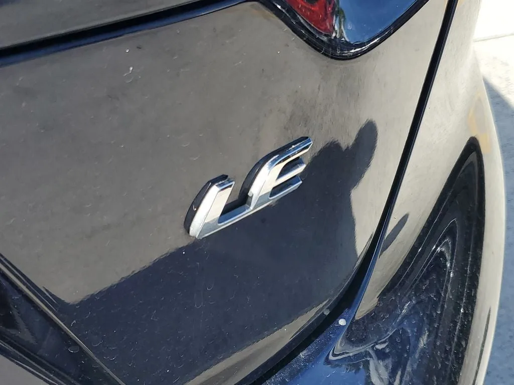 2023 Toyota Corolla LE photo 9
