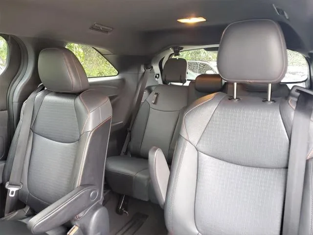 2022 Toyota Sienna XSE 7 Passenger photo 16