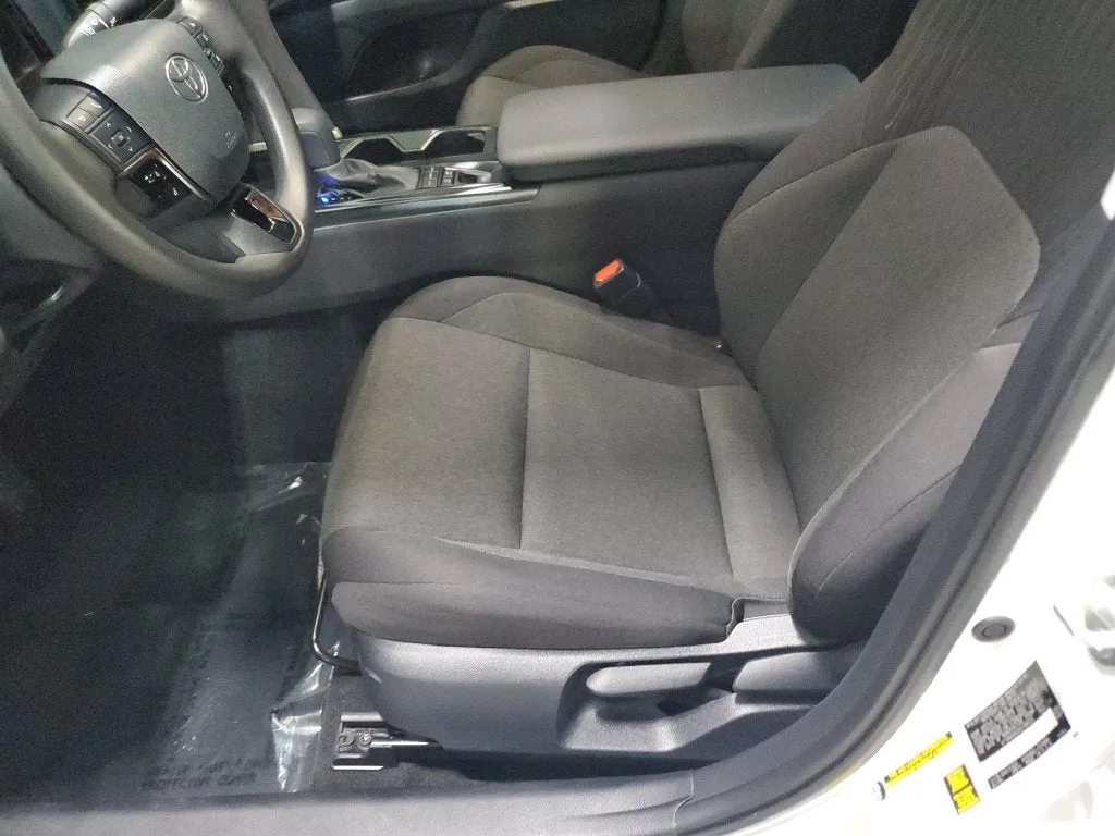 2025 Toyota Camry LE photo 18