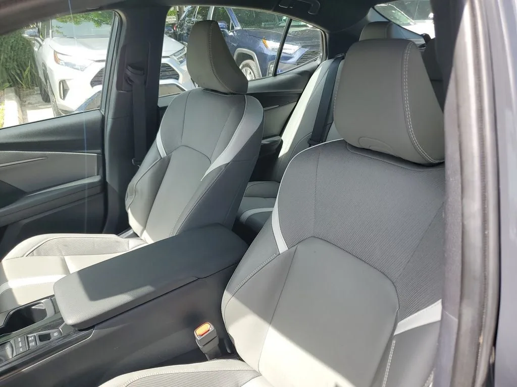 2025 Toyota Camry SE photo 19