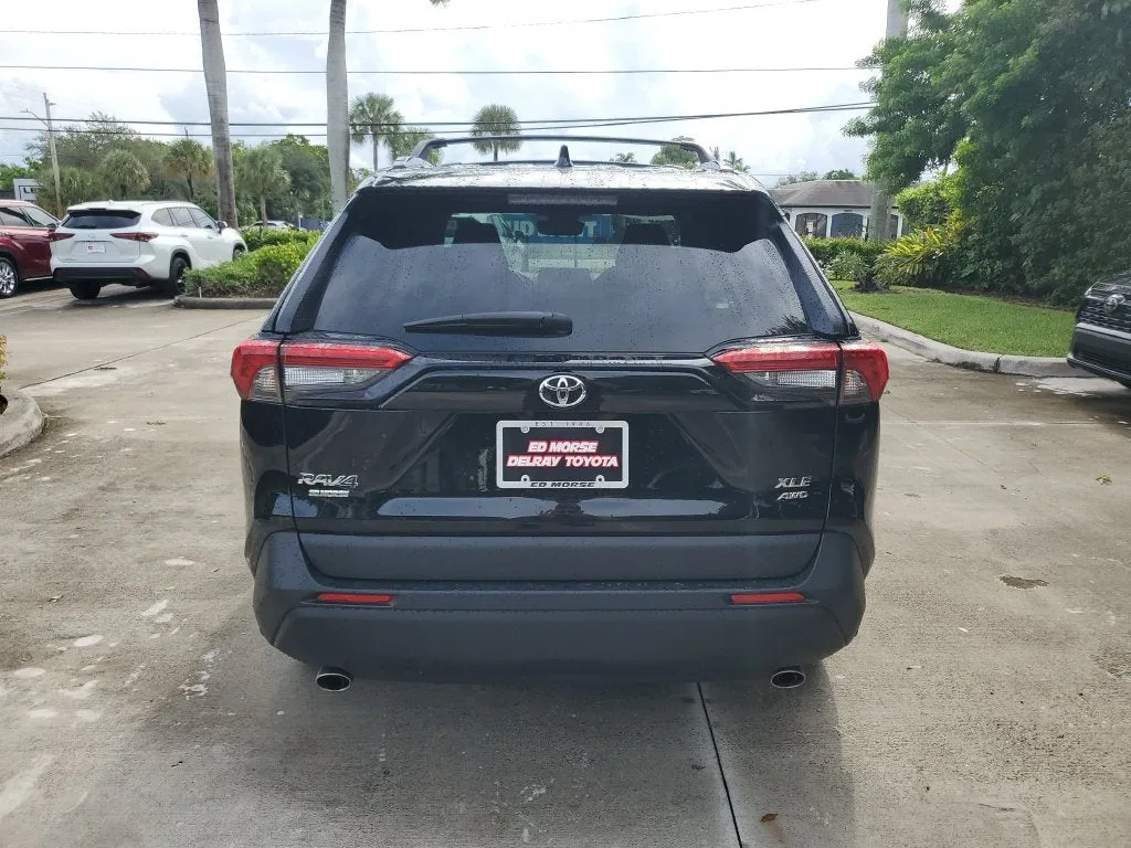 2025 Toyota RAV4 XLE photo 5
