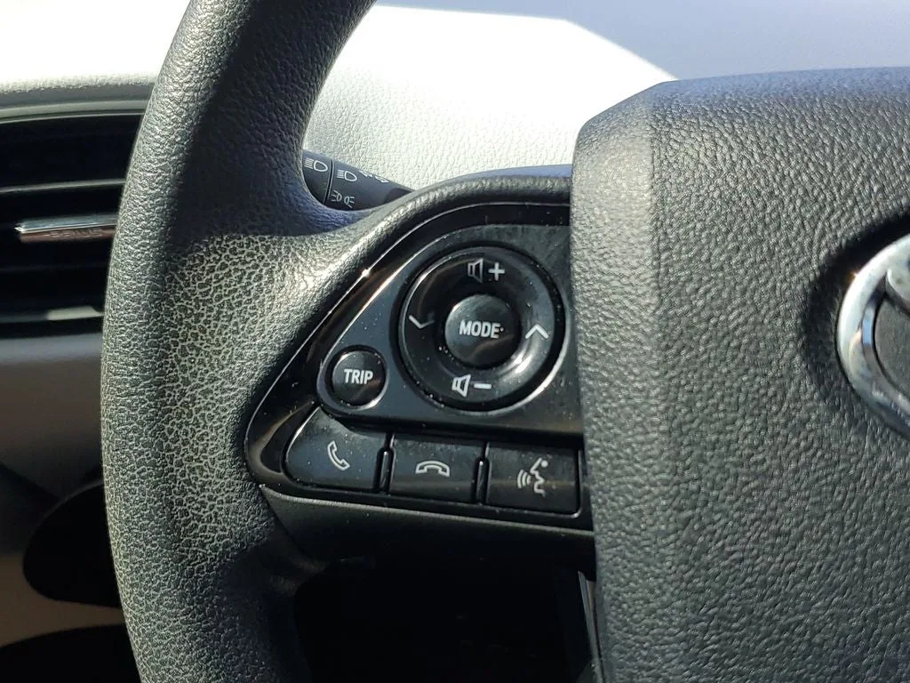 2022 Toyota Prius LE photo 24