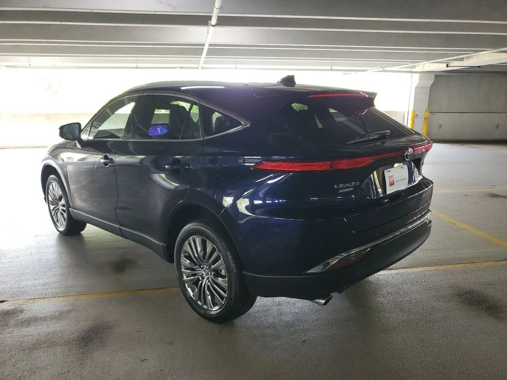 2023 Toyota Venza XLE photo 6