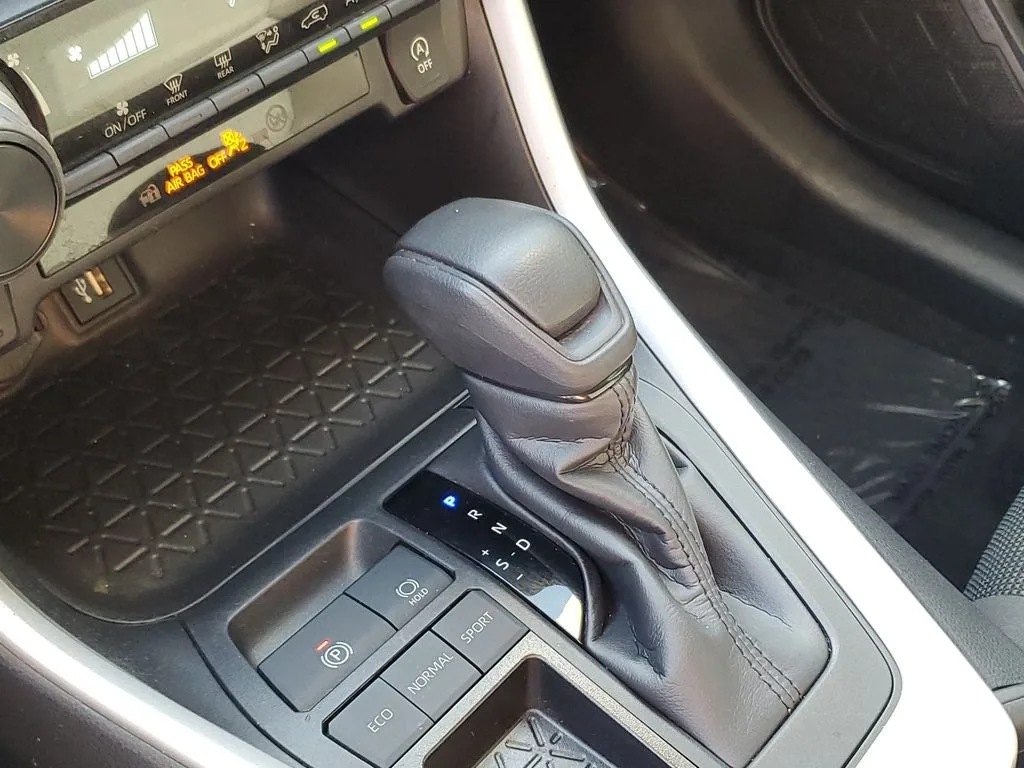2024 Toyota RAV4 LE photo 28