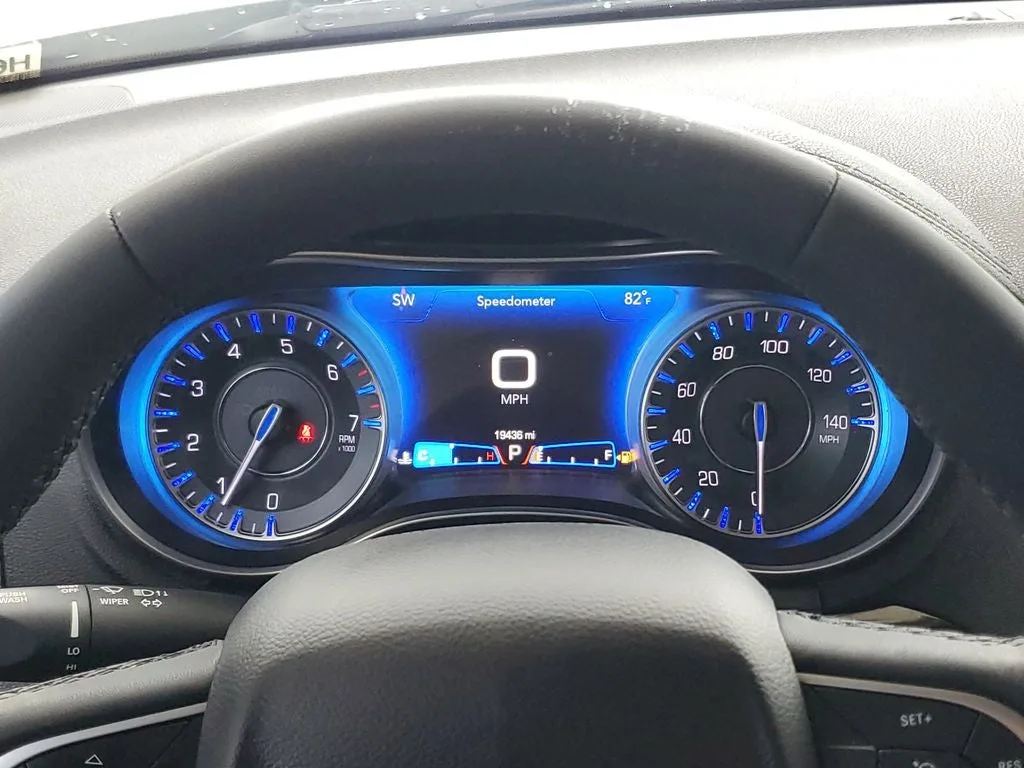 2023 Chrysler 300 Touring photo 24