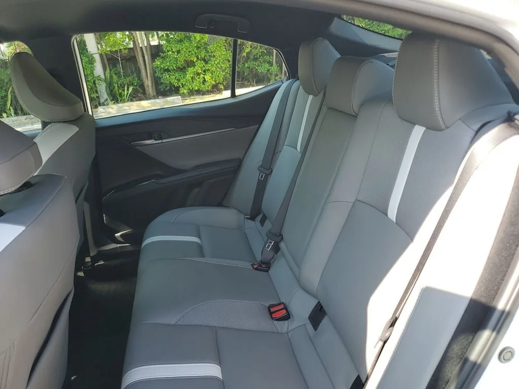 2026 Toyota Camry SE photo 10