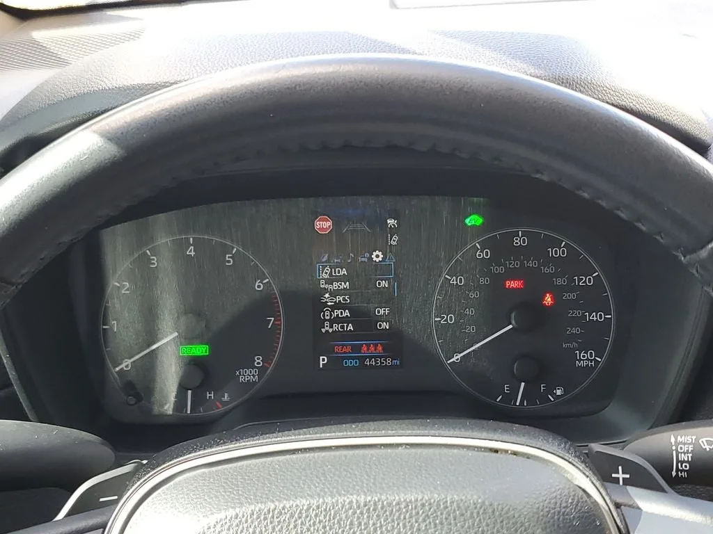 2023 Toyota Corolla Cross Hybrid SE photo 24