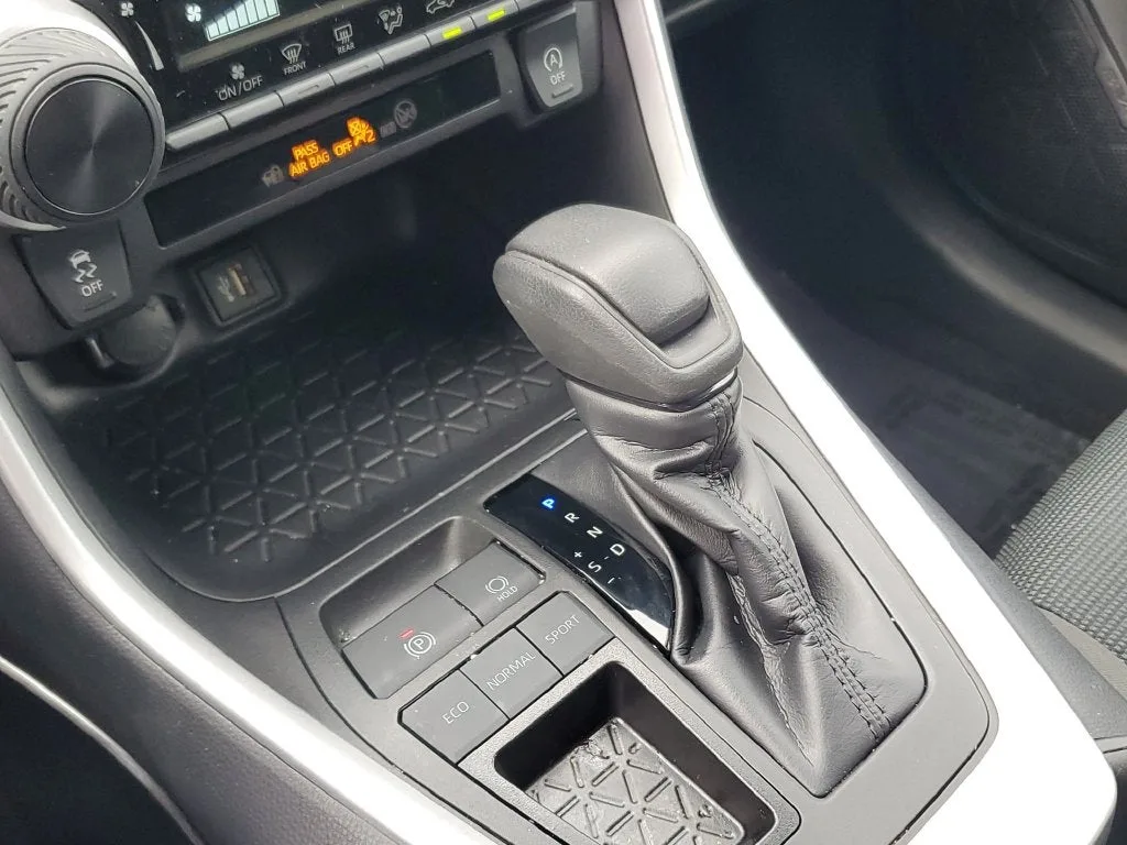 2024 Toyota RAV4 LE photo 28