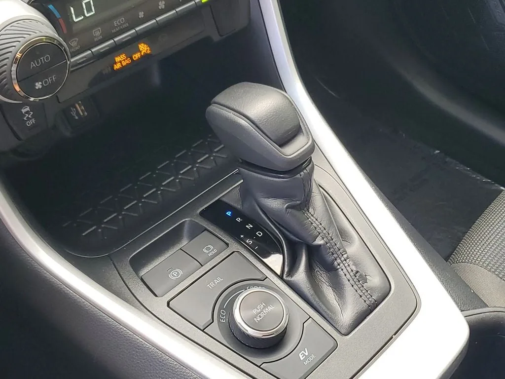 2025 Toyota RAV4 Hybrid LE photo 29
