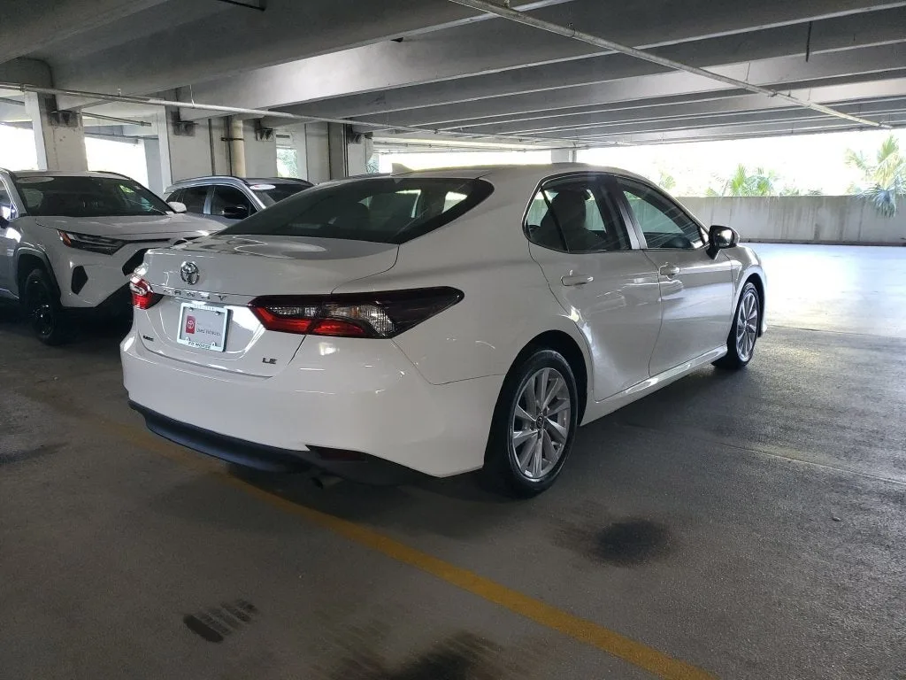 2021 Toyota Camry LE photo 4