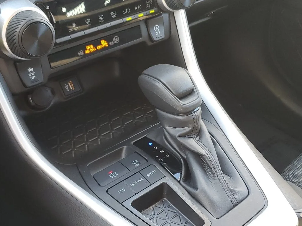 2024 Toyota RAV4 LE photo 29