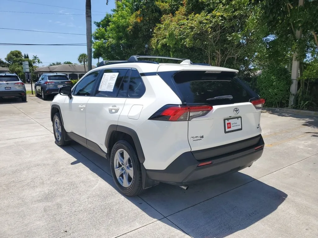 2025 Toyota RAV4 Hybrid LE photo 4