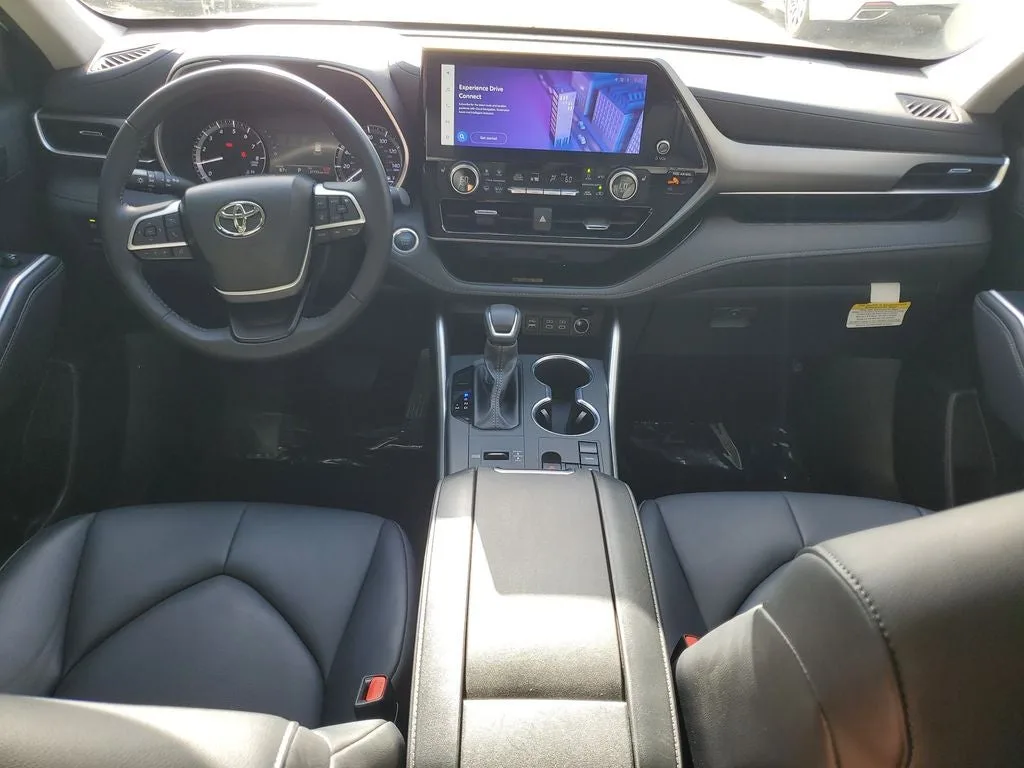 2024 Toyota Highlander XLE photo 18