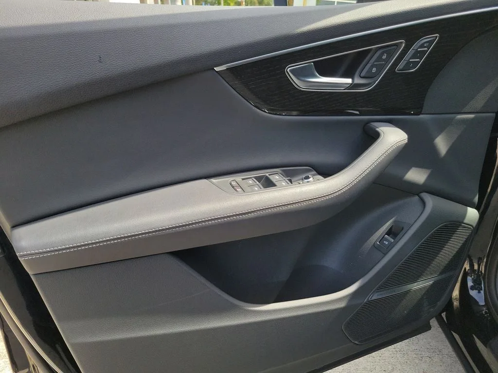 2025 Audi Q7 55 Premium Plus quattro photo 18