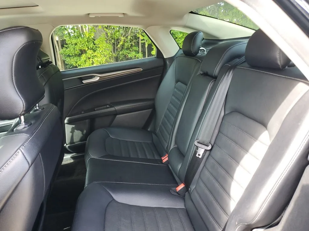 2017 Ford Fusion SE photo 13