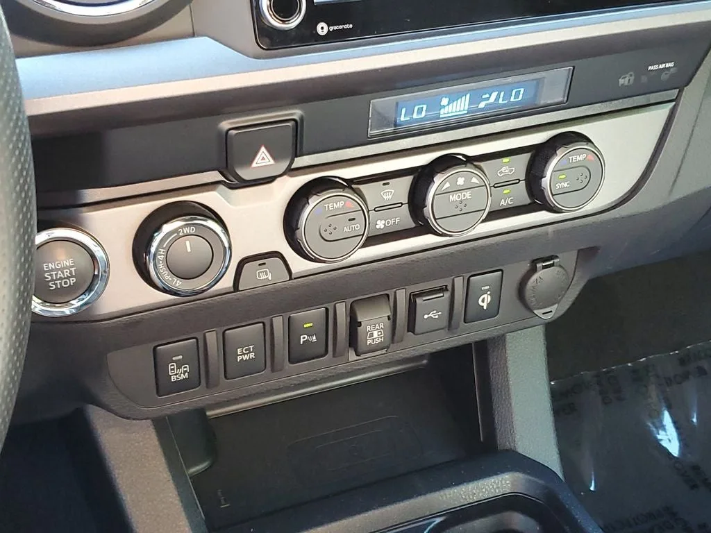 2023 Toyota Tacoma TRD Sport V6 photo 27