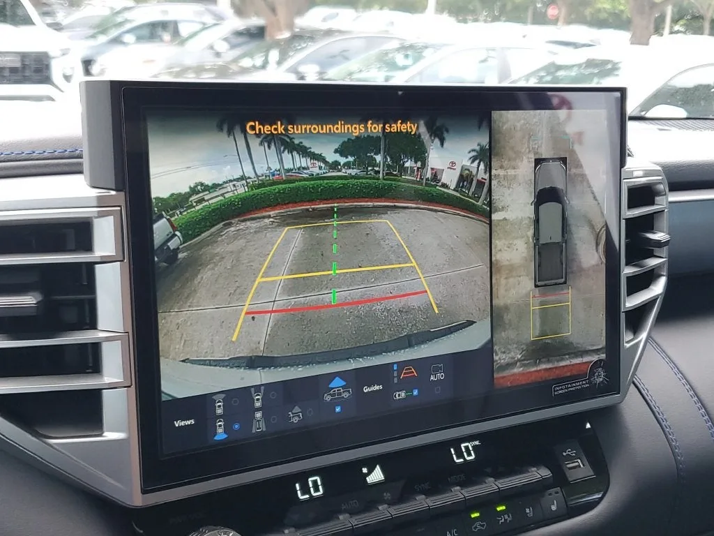 2025 Toyota Tundra Hybrid Platinum photo 27