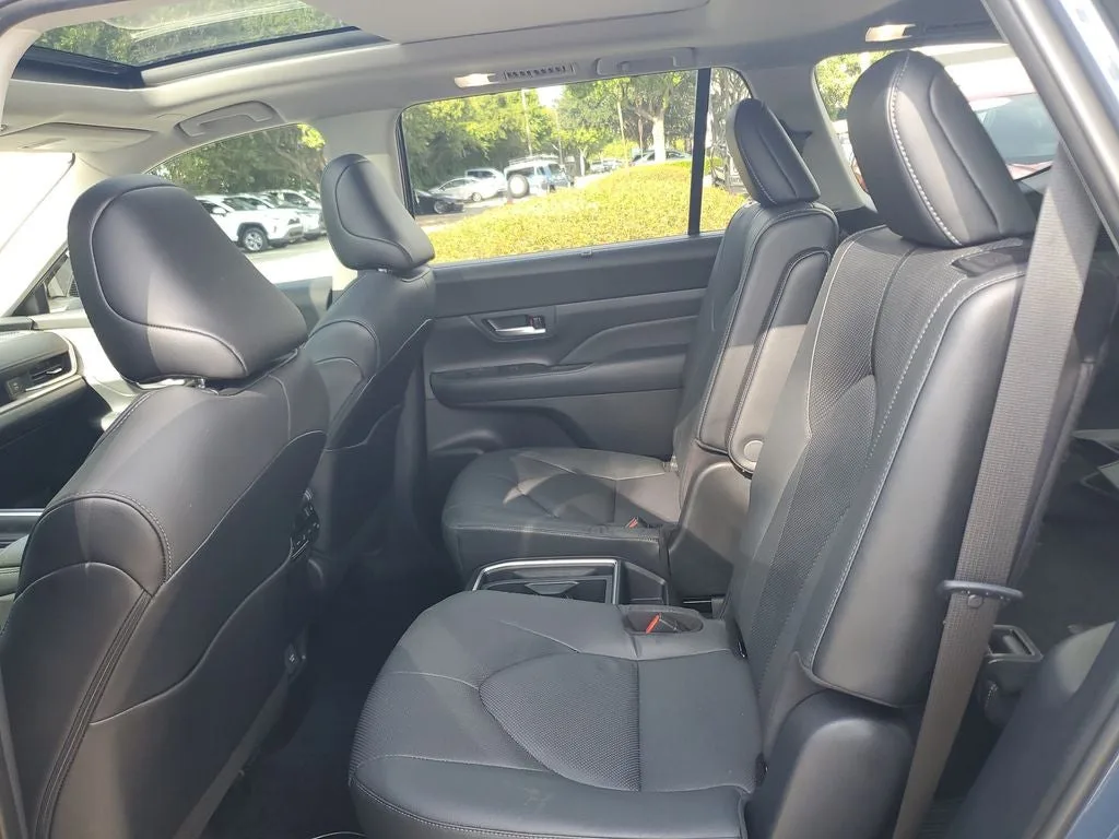 2025 Toyota Grand Highlander Limited photo 13