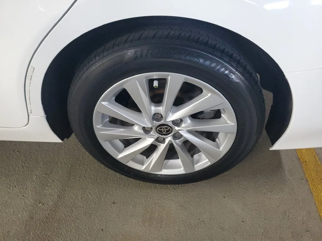2021 Toyota Camry LE photo 7