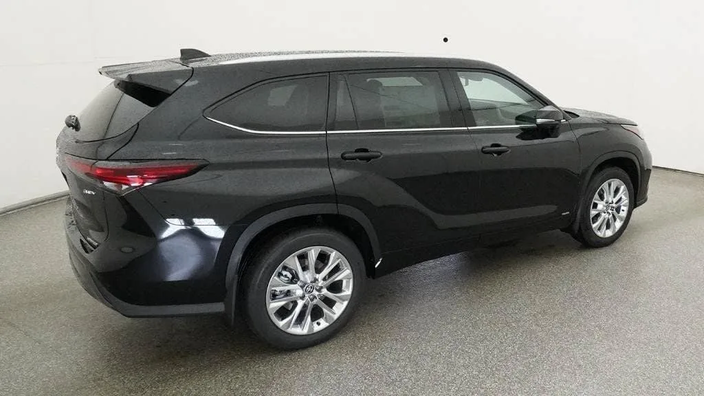 2026 Toyota Highlander Hybrid Limited photo 9