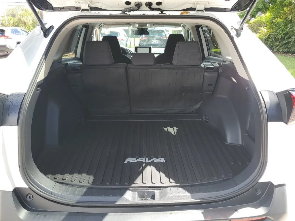 2024 Toyota RAV4 LE photo 9