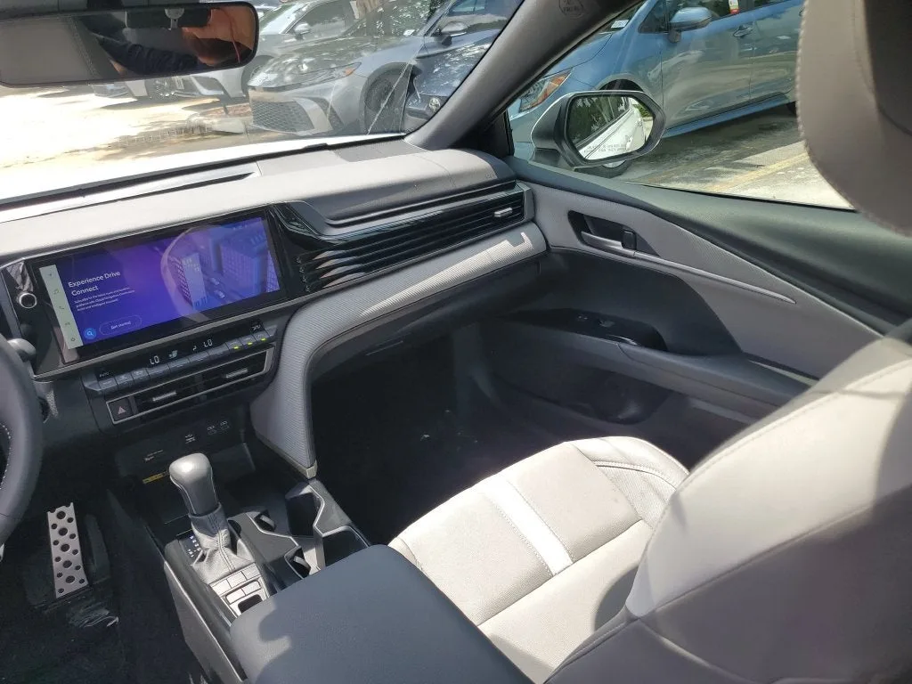 2025 Toyota Camry SE photo 16
