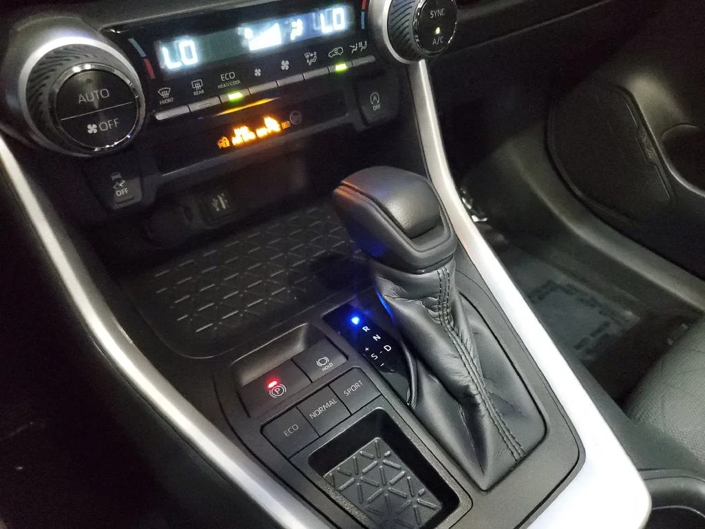 2023 Toyota RAV4 XLE photo 30